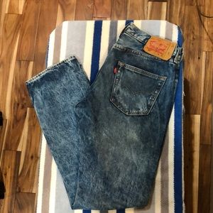 Levis button fly 501’s distressed!